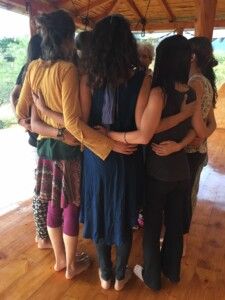 circulo abrazo izhcayluma
