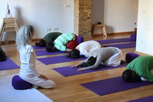 guiando pranatasana